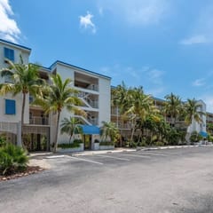 Serene Oceanfront Keys Condo
