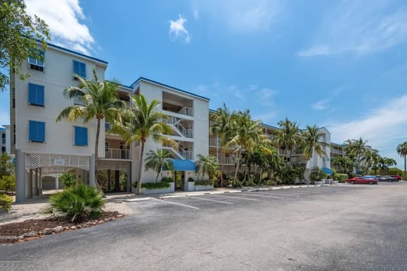 Serene Oceanfront Keys Condo - Image 1